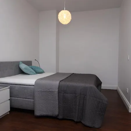 Am Voelkerschlachtdenkmal Leipzig